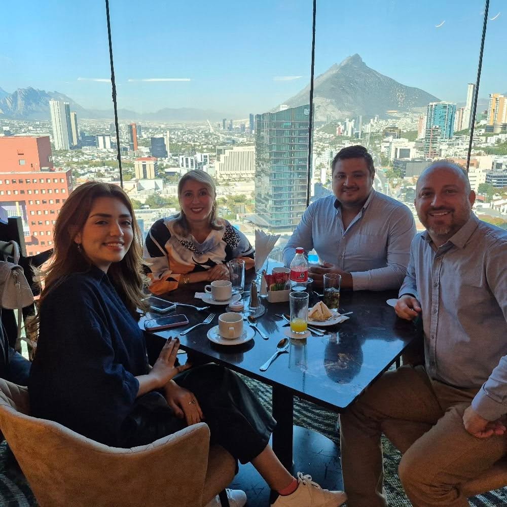 Equipo de 2813 Asesores de Seguros en una reunión de trabajo en Monterrey